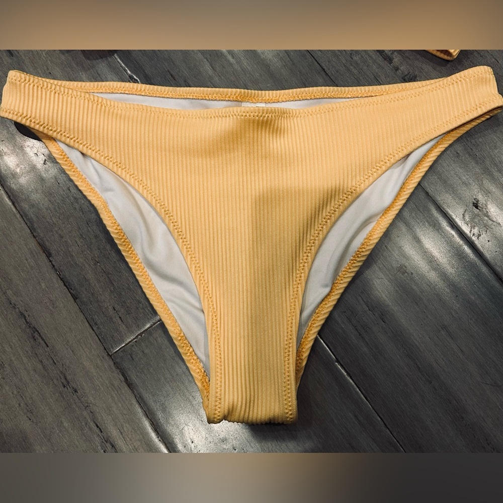 Yellow Ribbed Bikini Set - Picture 4 of 6